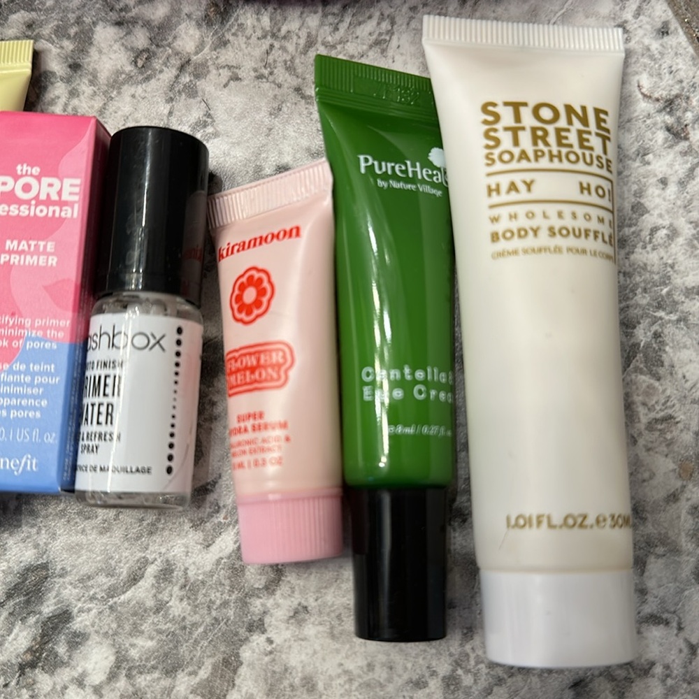 Makeup Bundle - Picture 5 of 5
